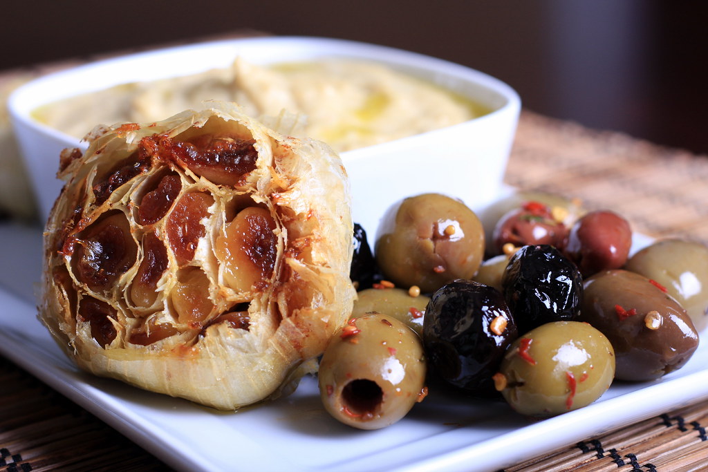 White Bean and Roasted Garlic Spread